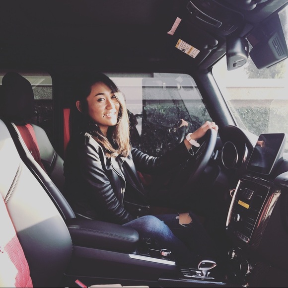 Meet your Posher, Zola - Picture 2 of 2